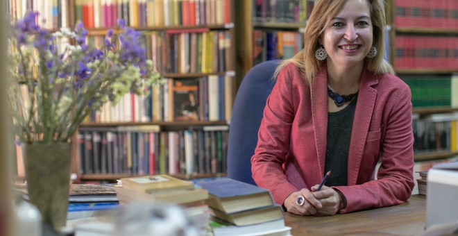 Carmen Lizárraga, candidata a la secretaría general de Podemos Andalucía, durante la entrevista.