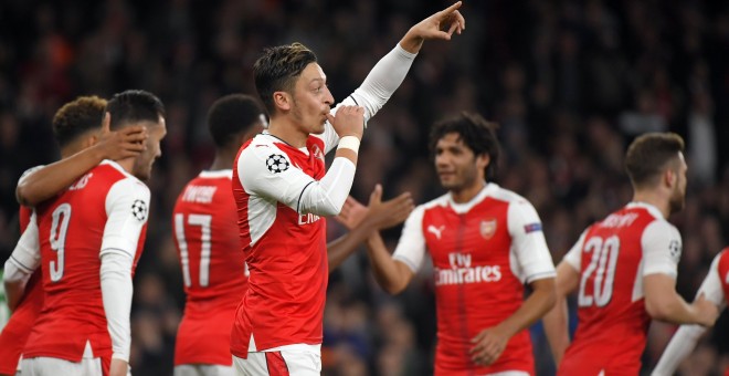 Özil celebra uno de sus goles ante el Ludogorets. /REUTERS