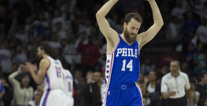 Sergio Rodríguez gesticula en su primer partido en el regreso a la NBA con los 76ers de Philadelphia. /AFP