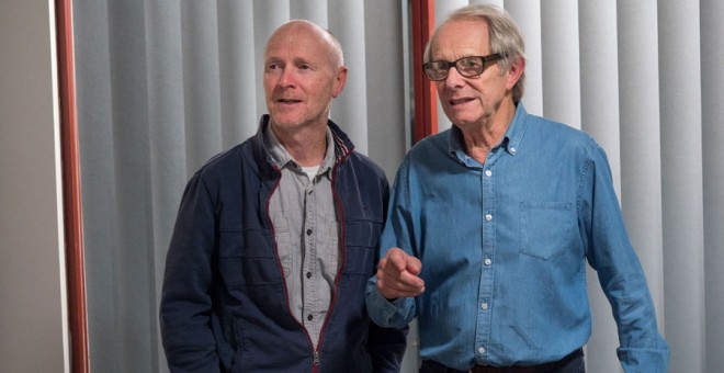 Paul Laverty con Ken Loach, en el rodaje