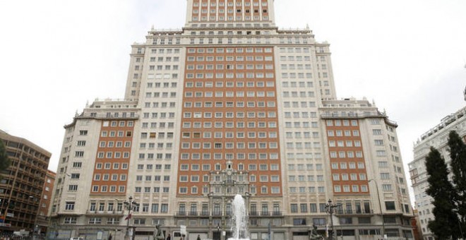 La Plaza de España, con el Edificio España, en Madrid.