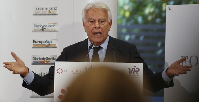 El expresidente del Gobierno Felipe González durante su intervención en el foro Joly en Sevilla.EFE/Jose Manuel Vidal.