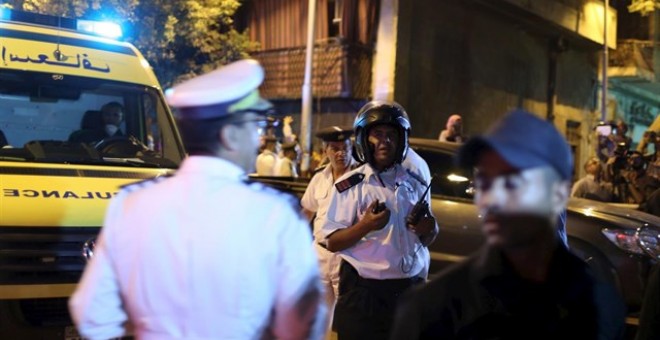 Un niño muere por la explosión de una bomba oculta en un balón de fútbol en El Cairo / REUTERS