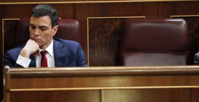 Pedro Sánchez, en una imagen de archivo, sentado en su escaño en el Congreso de los Diputados. EFE