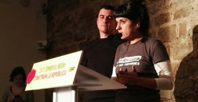 Anna Gabriel i Quim Arrufat durant la conferència de la CUP. / @cupnacional