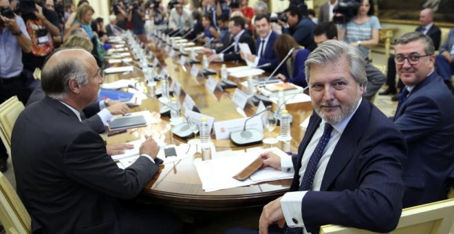 Fernández de Vigo en una reunión con los consejeros de educación autonómicos /EFE