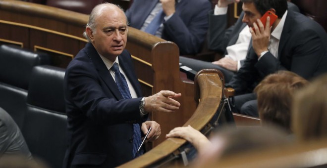 El exministro Jorge Fernández Díaz, en el hemiciclo del Congreso de los Diputados. EFE