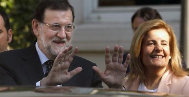 La ministra de Empleo, Fátima Báñez, con el presidente del Gobierno, Mariano Rajoy.