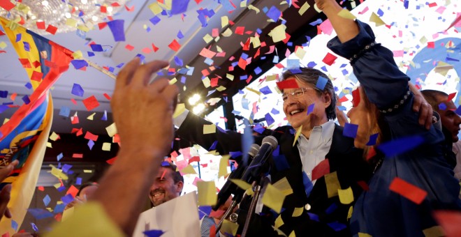 Guillermo Lasso celebra su segunda posición en las elecciones. - REUTERS