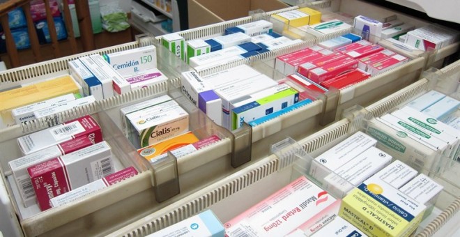 Cajón con varios medicamentos en una farmacia. E.P.