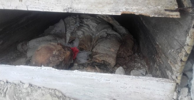 Estado de una tumba del cementerio viejo de Benamaurel.