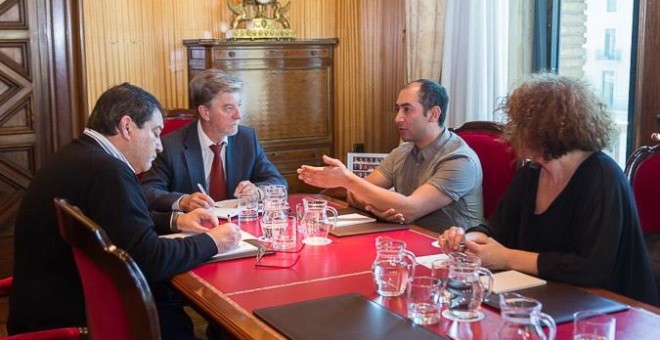 Imagen de la reunión entre el ayuntamiento de Zaragoza y colectivos