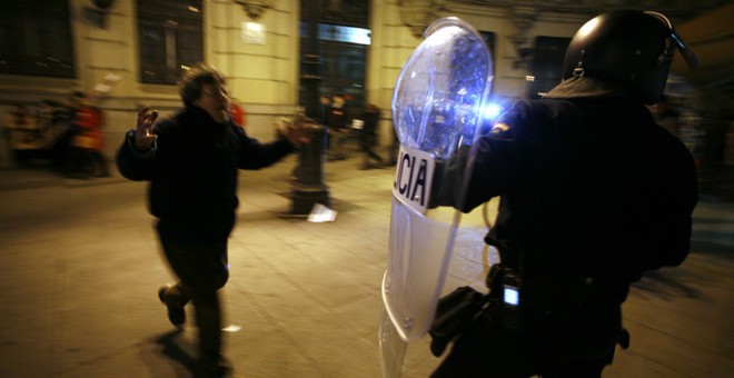 Imagen de los disturbios posteriores a la manifestación contra el 'pensionazo' del 27 de enero de 2011.- FOTOGRACCIÓN