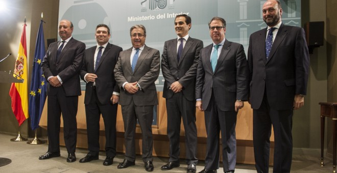 (De izda a dcha): Germán López Iglesias, José Manuel Holgado Merino, Juan Ignacio Zoido, José Antonio Nieto Ballesteros, Gregorio Serrano y Francisco Luis Pérez Guerrero. Fuente: MINISTERIO DEL INTERIOR