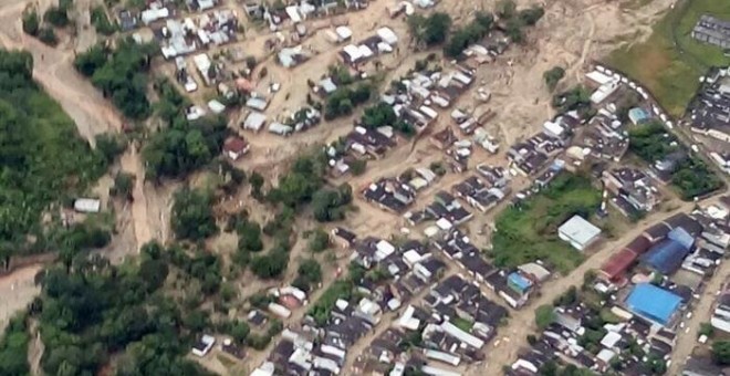 Vista aérea de Mocoa (Colombia) tras la avalancha de lodo y piedras ocurrida por la crecida de tres ríos. Foto: Ejército colombiano.