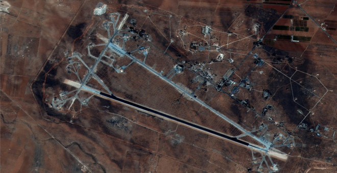 La base militar del régimen sirio, en Homs, bombardeada por EEUU. /REUTERS