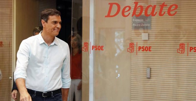 Pedro Sánchez, a su llegada a la sala donde se celebró el debate sobre las primarias del PSOE. | EFE