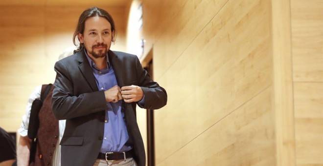 .- El secretario general de Podemos, Pablo Iglesias, a su llegada a una conferencia sobre 'El rapto de Europa. Entre Maastricht y el Brexit' / EFE