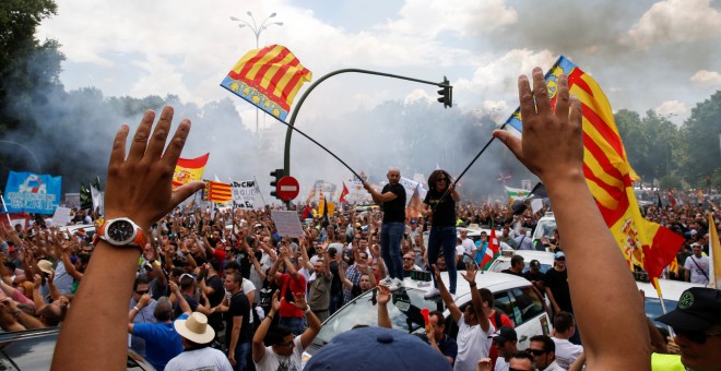 Taxi drivers gather near parliament during a protest against Uber and Cabify, which they say engage in unfair competition, in Madrid, Spain, May 30, 2017 REUTERS/Paul Hanna