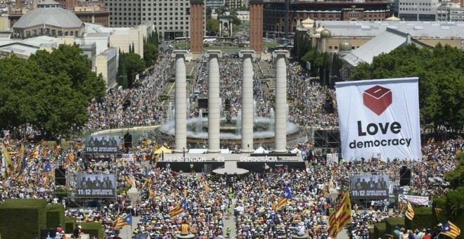 La Plaça Puig i Cadafalch durant l'acte en defensa del referèndum