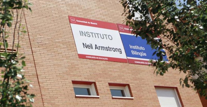 Imagen del exterior del Instituto Neil Armstrong en Valdemoro. | RUBÉN MÚÑOZ (EFE)