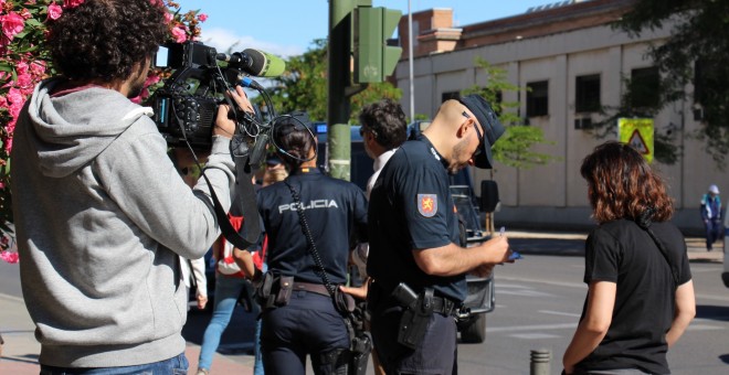 La Policía identifica a los asistentes al acto contra la 'ley mordaza' de Amnistia Internacional.- AMNISTÍA INTERNACIONAL