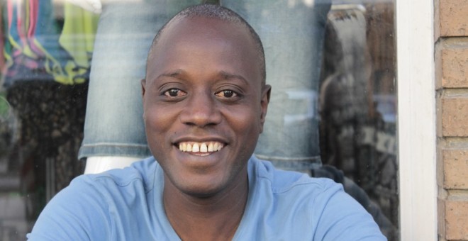 Abraham Diallo, a un carrer del centre de València. FOTO: Paco Beltrán.