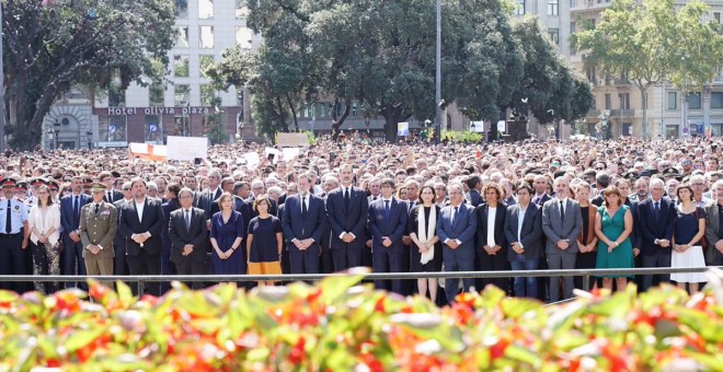 Minut de silenci a Plaça de Catalunya