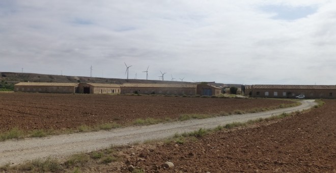 Hoy siguen siendo visibles los restos del campo de concentración conocido como “la pequeña Rusia”, donde los presos políticos que construyeron el nuevo Belchite convivieron con los familiares de izquierdistas locales que sobrevivieron a la represión, conf