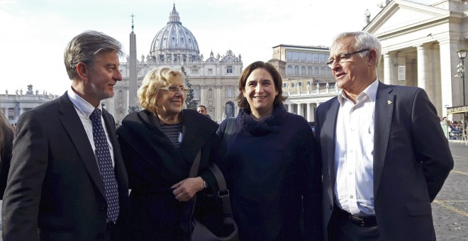 Los alcaldes de Zaragoza, Pedro Santisteve, Madrid, Manuela Carmena, Barcelona, Ada Colau, y Valencia, Joan Ribó, en Roma. EFE