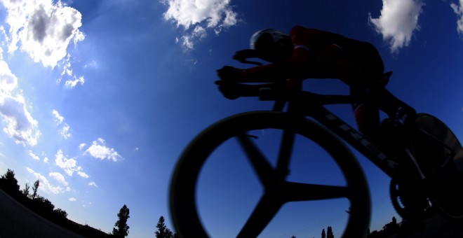 Alberto Contador durante la decimosexta etapa de la Vuelta Ciclista a España.EFE/Javier Lizón