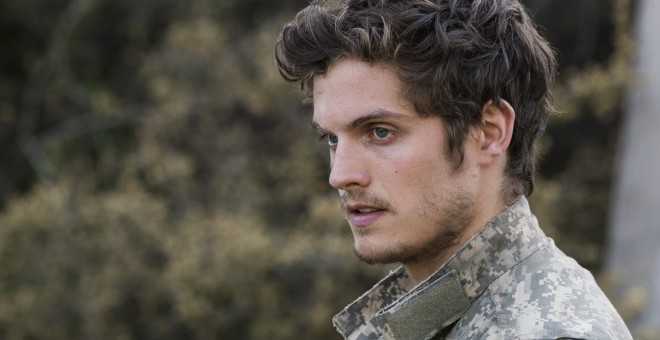 Daniel Sharman, que interpreta a Troy Otto