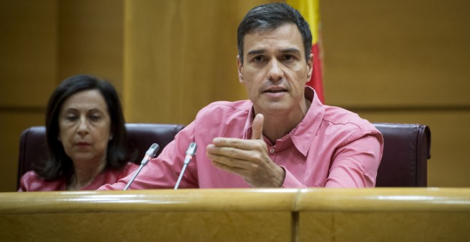 El secretario general del PSOE, Pedro Sánchez, preside en el Senado la reunión del grupo parlamentario socialista, que congrega en la Cámara Alta a diputados, senadores y europarlamentarios de esta formación. EFE/Luca Piergiovanni