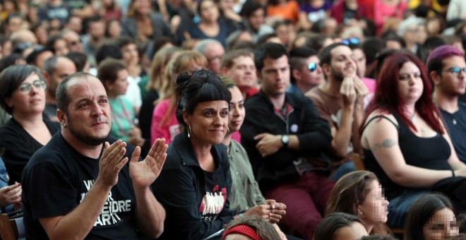 David Fernández i Anna Gabriel a l'acte de fi de campanya de la CUP al Poble Nou de Barcelona / EFE Toni Albir