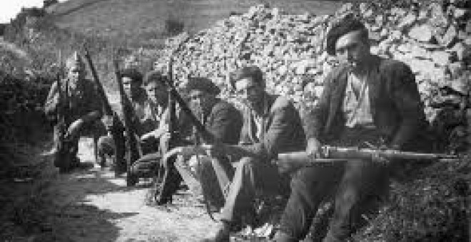 Fotografia del llibre 'Tres periodistas en la revolución de Asturias' de LIBROS DEL ASTEROIDE