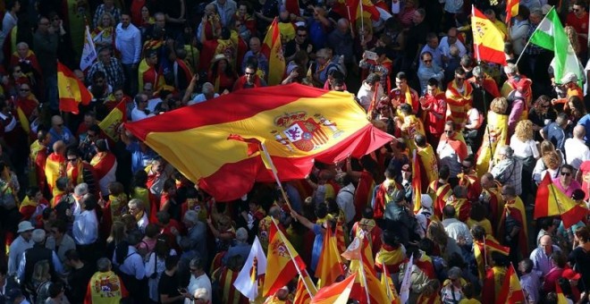 Manifestació en favor de la unitat d'Espanya, al Passeig de Gràcia de Barcelona  / EFE Toni Albir