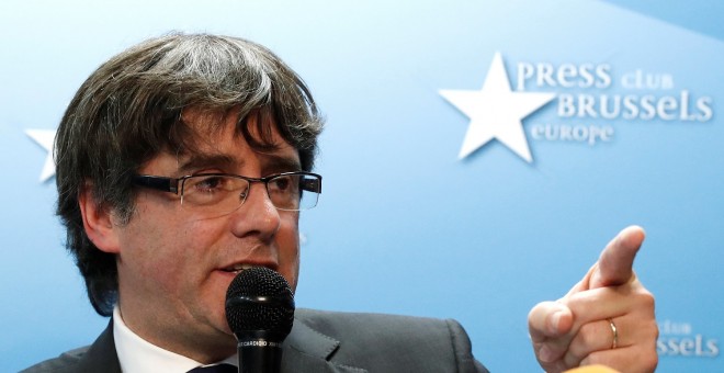 Carles Puigdemont declara ante la prensa en Bruselas./REUTERS