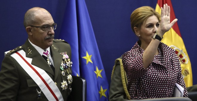 La ministra de Defensa, María Dolores de Cospedal, junto al Jefe del Estado Mayor de la Defensa (Jemad), el general Fernando Alejandre Martínez. EFE