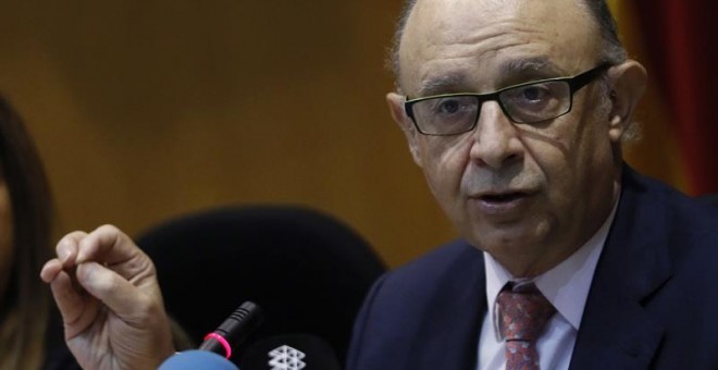 El ministro de Hacienda, Cristóbal Montoro, durante la apertura de la II Jornada sobre Función Pública organizada por Fedeca. / EFE