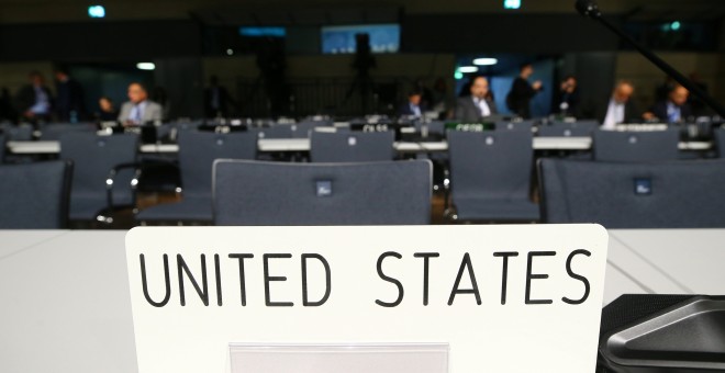 Los asientos vacíos de la delegación estadounidense, antes del comienzo de la cumbre del clima en Bonn. REUTERS/Wolfgang Rattay