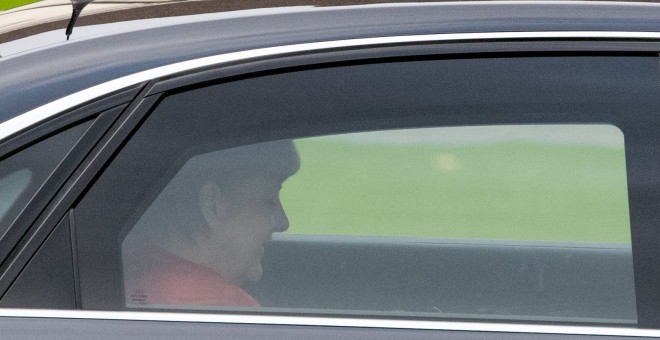 La canciller alemana y líder de la Unión Cristianodemócrata (CDU), Angela Merkel, llega tras su reunión con el presidente de la república Frank-Walter Steinmeier en el  Palacio de Bellevue, en Berlín. EFE/ Clemens Bilan