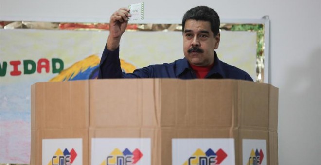 El presidente de Venezuela, Nicolás Maduro, votando durante las elecciones municipales. - EFE