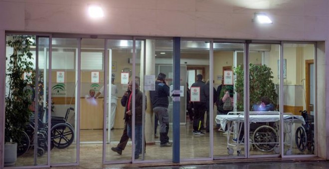 Hospital San Juan de la Cruz de Úbeda en cuya sala de urgencias ha fallecido una mujer de 64 años, al pasar doce horas en una camilla sin que nadie se diera cuenta de su presencia y sin ser atendida. EFE/José Manuel Pedrosa.