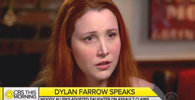 Imagen de la entrevista de Farrow con la cadena CBS donde la joven ha hablado por primera vez en tv sobre los abusos de Woody Allen