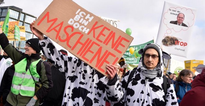 Un grupo de manifestantes durante la manifestación. - EFE