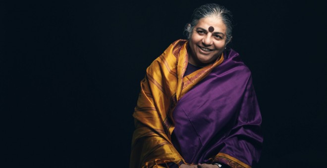 La autora de '¿Quién alimenta realmente al mundo?', Vandana Shiva. Fotografía cedida por la editorial, Capitán Swing.