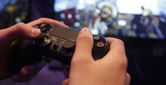 Mando para jugar videojuegos. REUTERS