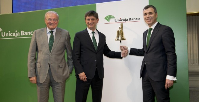 Los directivos de Uniaja, en día de la salida  a Bolsa de la entidad. E.P.