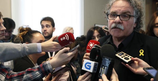 El portavoz del grupo parlamentario ERC, Joan Tardá, a su llegada al Congreso. - EFE