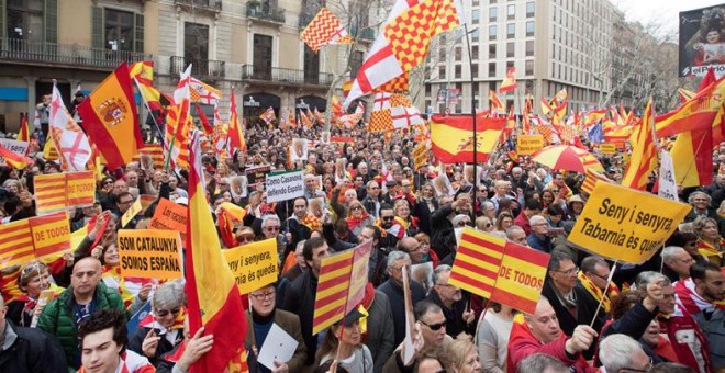 Manifestació convocada per la Plataforma Pro Tabarnia, aquest diumenge a Barcelona. EFE / Marta Pérez.